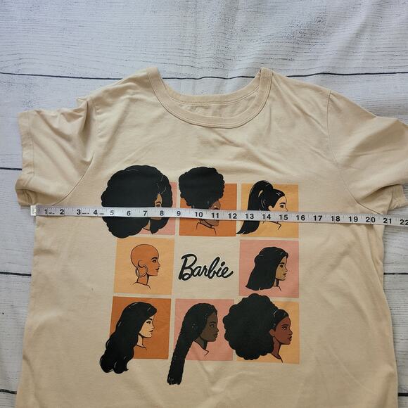 Barbie Size M Beige Graphic Tee Diverse Women Square Grid Hairstyles Casual - Picture 5 of 7